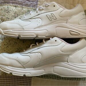 New Balance Men's White Leather Casual Sneakers